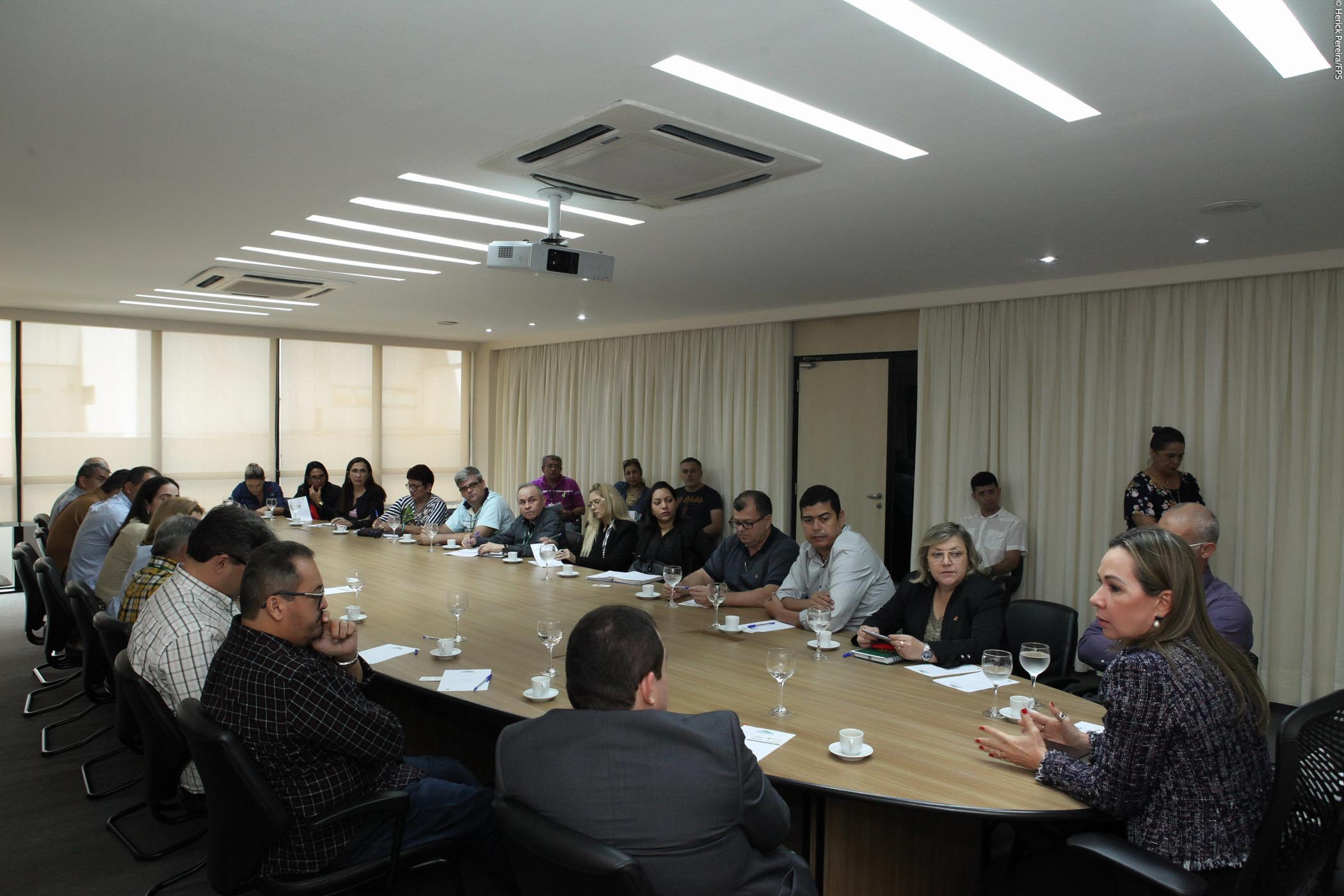 Secretários estaduais discutem a retomada de projetos de inclusão social e combate à violência